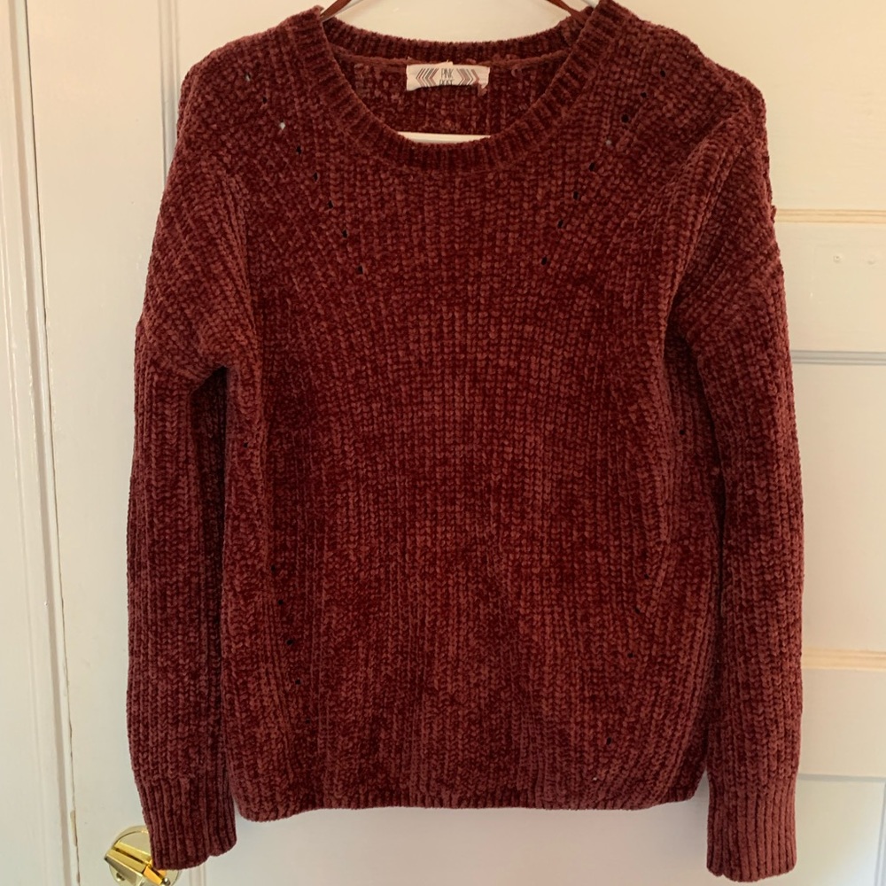 Maroon sweater
